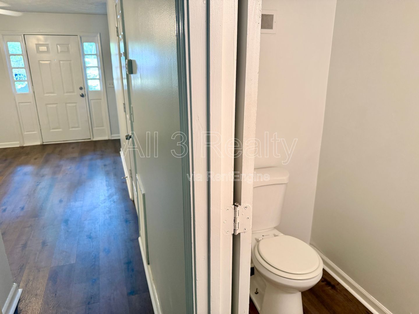Welcome to the Delightful End Unit! This charming 2-bedroom, 2-bathroom townhome is located in the vibrant community of Fayetteville, GA. property image