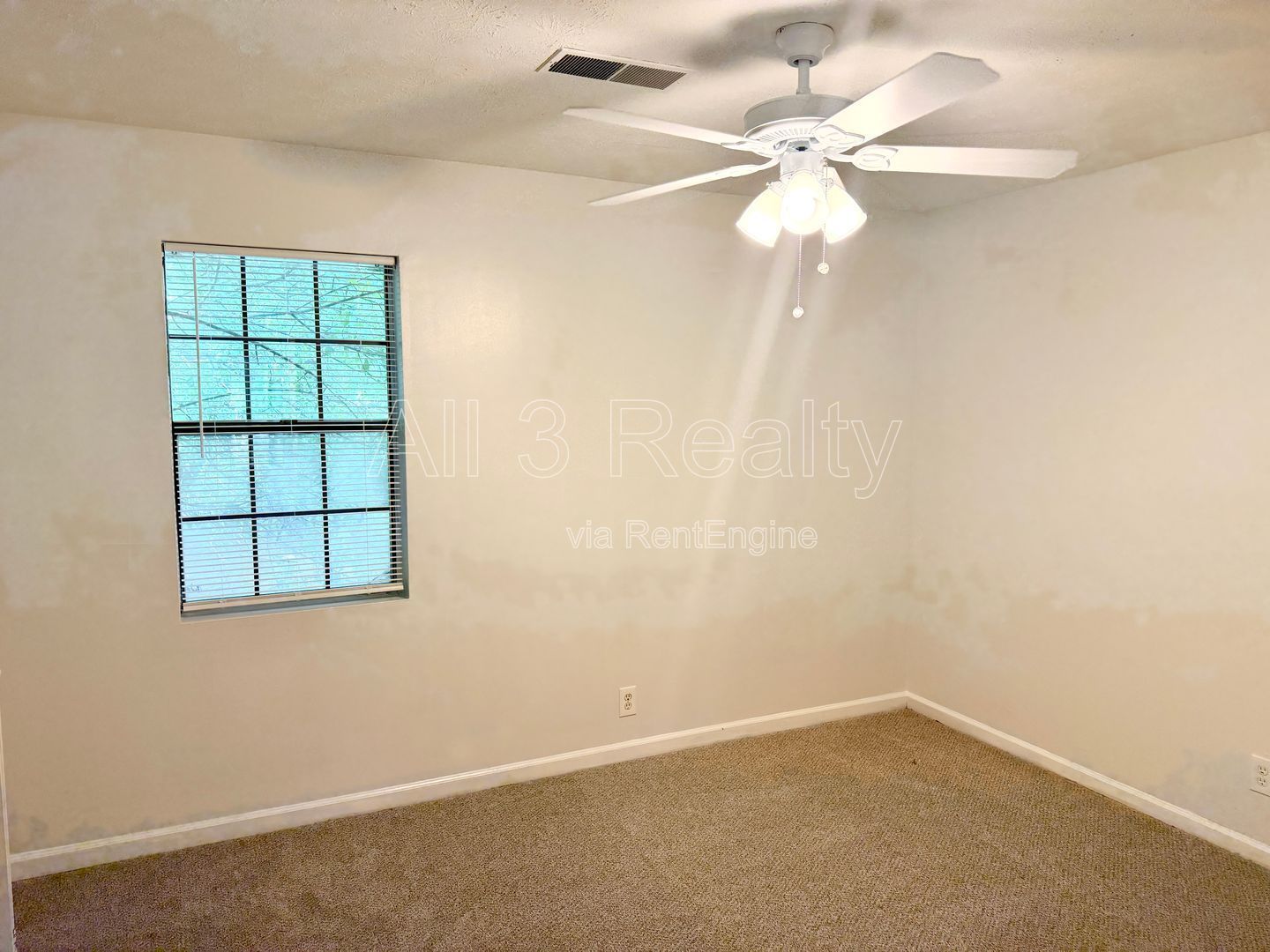 Welcome to the Delightful End Unit! This charming 2-bedroom, 2-bathroom townhome is located in the vibrant community of Fayetteville, GA. property image