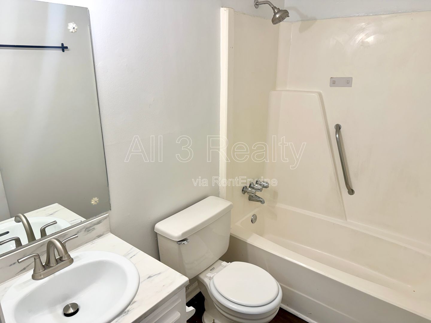 Welcome to the Delightful End Unit! This charming 2-bedroom, 2-bathroom townhome is located in the vibrant community of Fayetteville, GA. property image