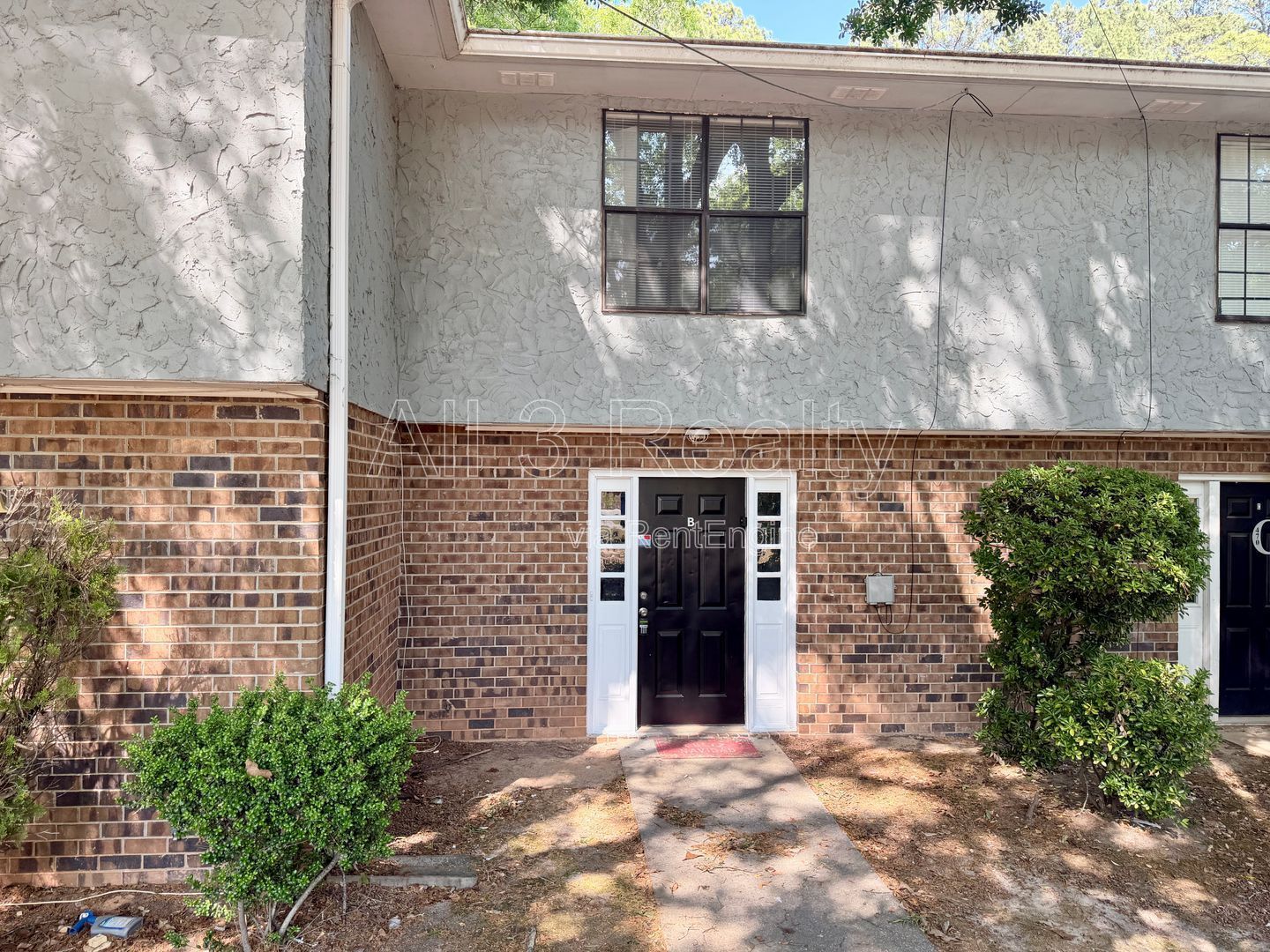 Welcome to the Delightful End Unit! This charming 2-bedroom, 2-bathroom townhome is located in the vibrant community of Fayetteville, GA. property image