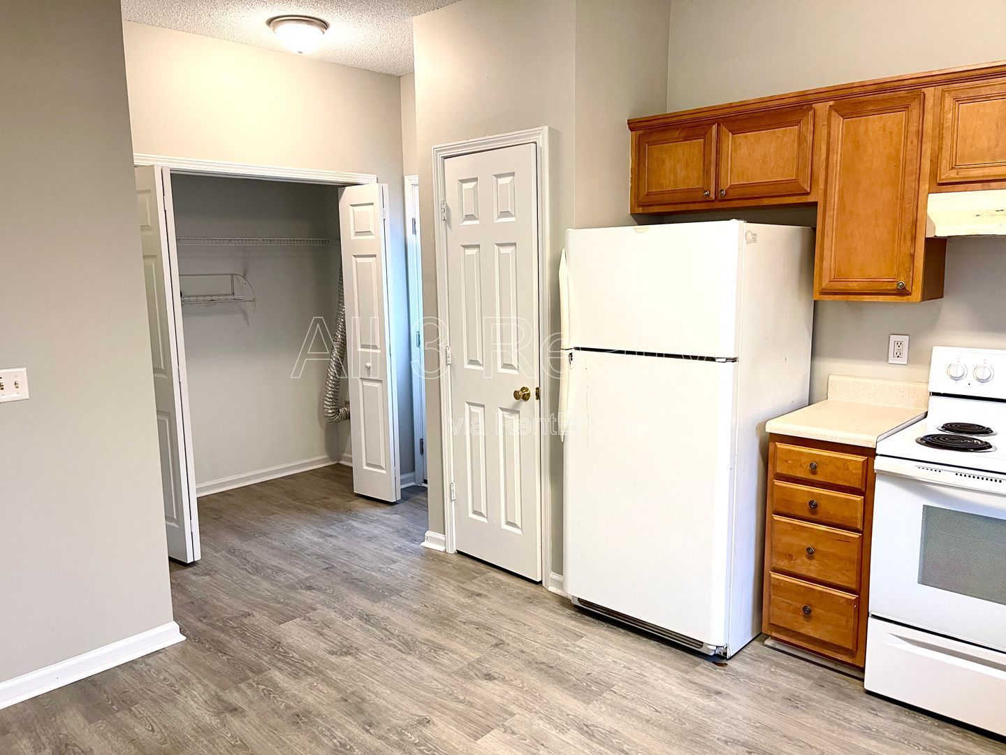 Introducing a charming 3-bedroom, 2.5-bathroom home located in the desirable area of Conyers, GA. property image
