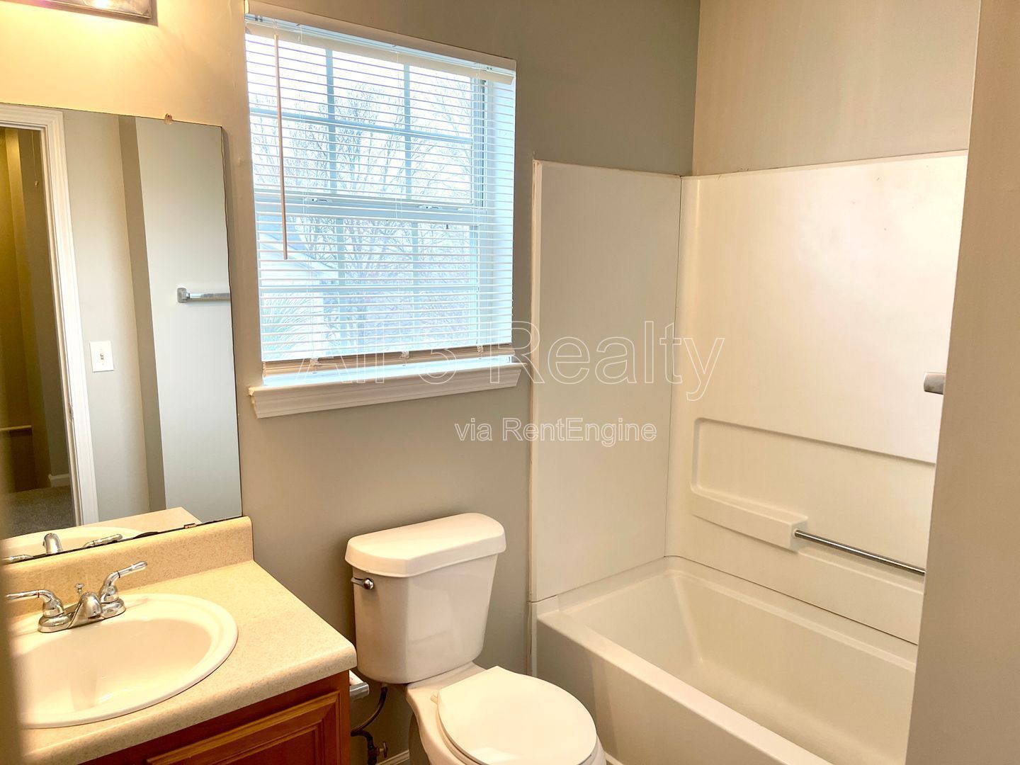 Introducing a charming 3-bedroom, 2.5-bathroom home located in the desirable area of Conyers, GA. property image