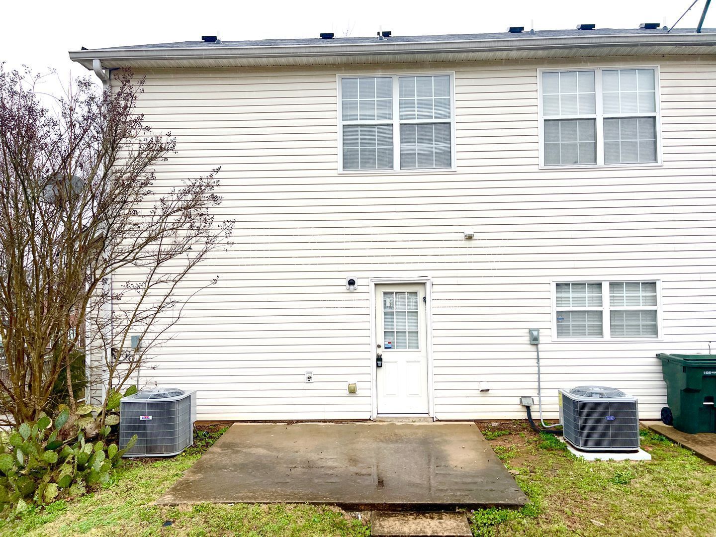 Introducing a charming 3-bedroom, 2.5-bathroom home located in the desirable area of Conyers, GA. property image