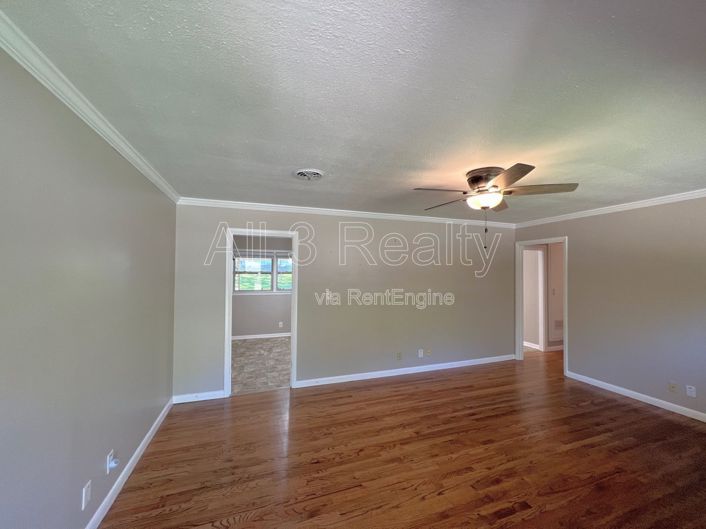 Immaculate 3-Bedroom !! property image