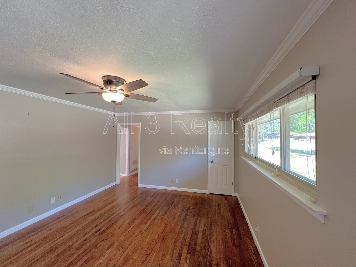 Immaculate 3-Bedroom !! property image