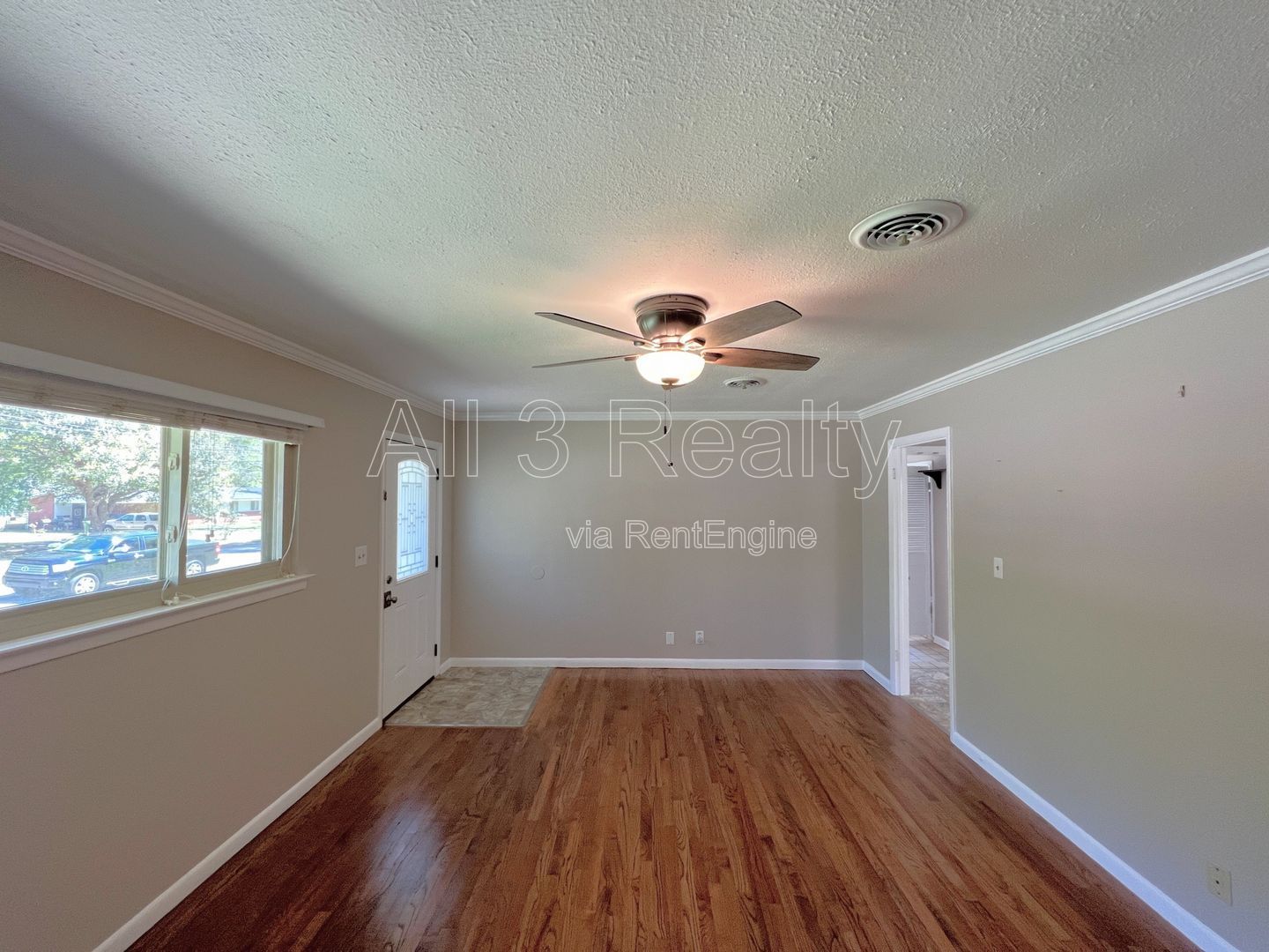 Immaculate 3-Bedroom !! property image