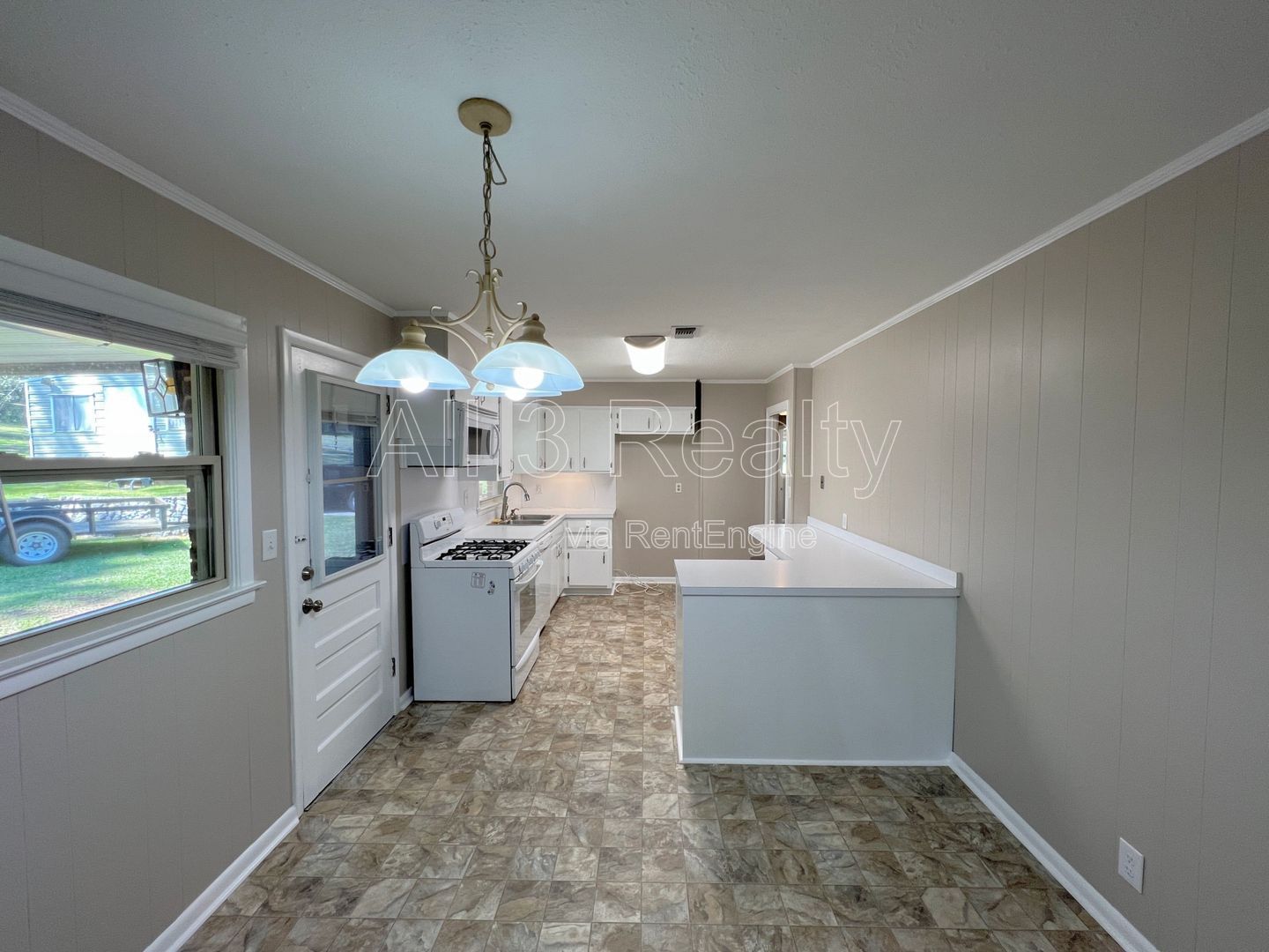Immaculate 3-Bedroom !! property image