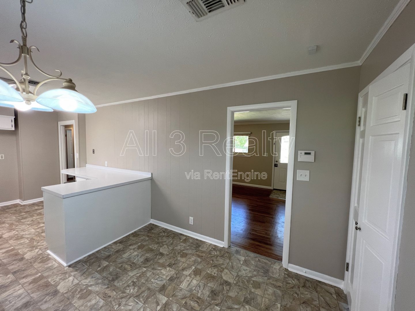 Immaculate 3-Bedroom !! property image