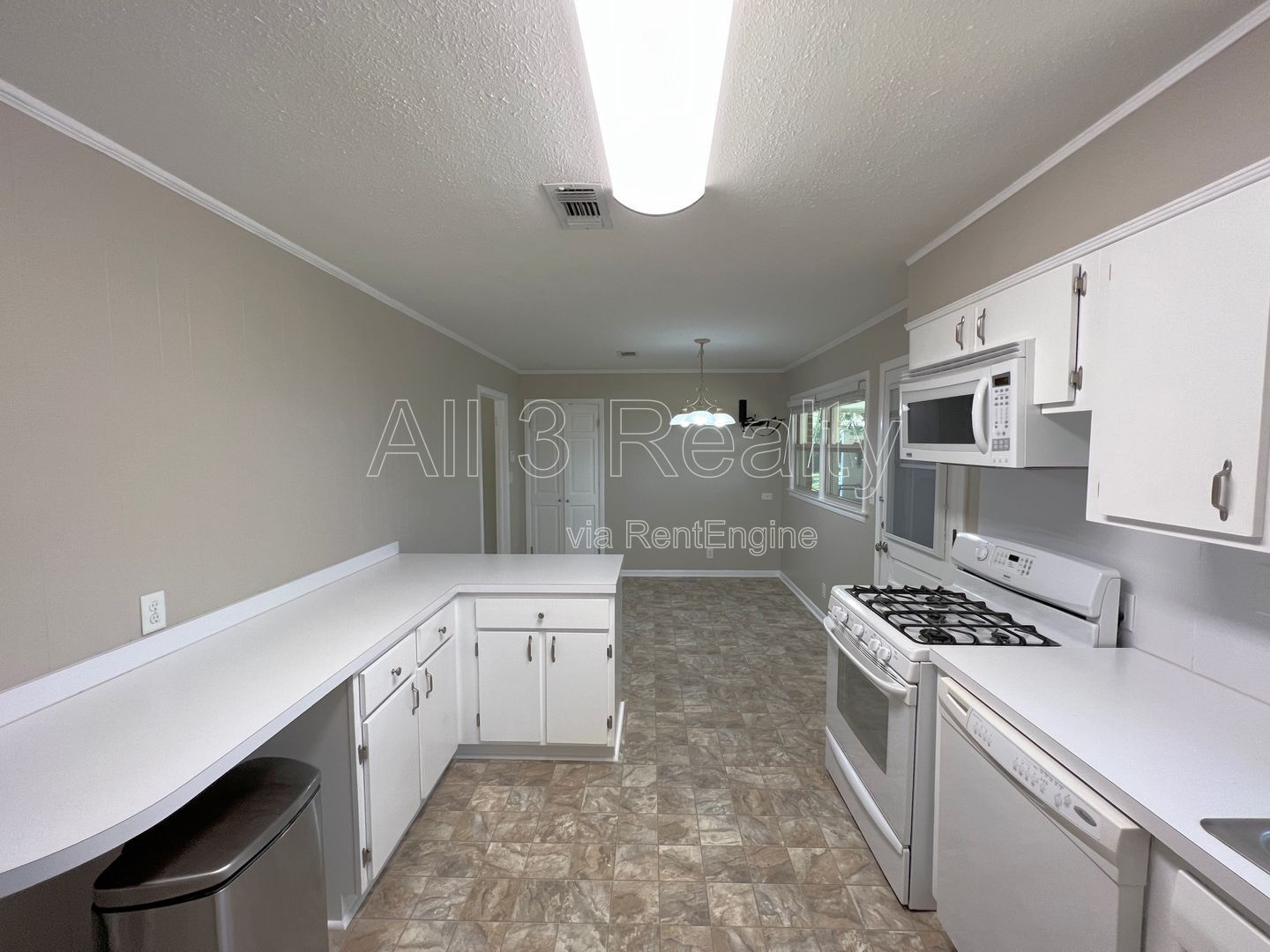 Immaculate 3-Bedroom !! property image
