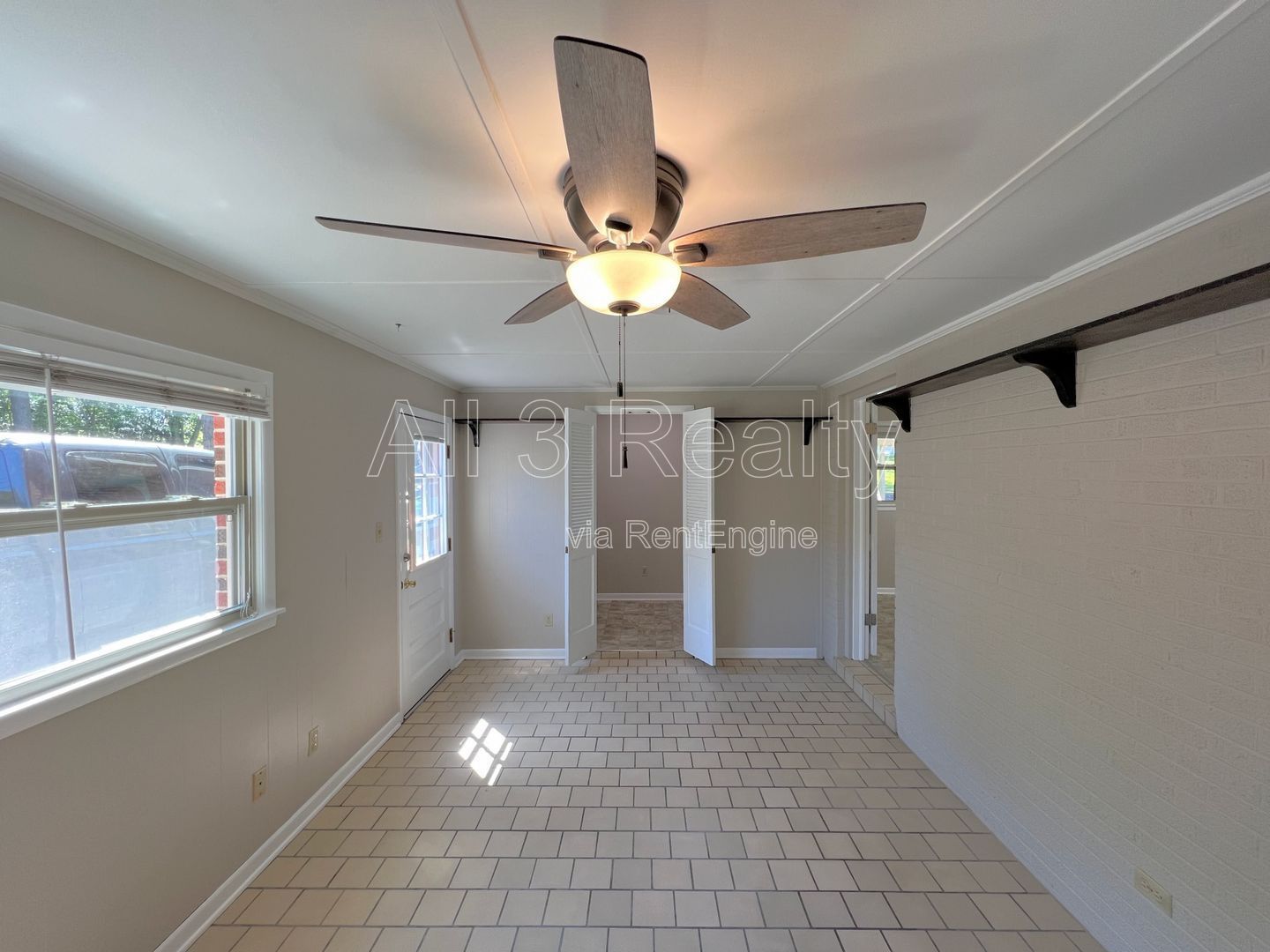 Immaculate 3-Bedroom !! property image