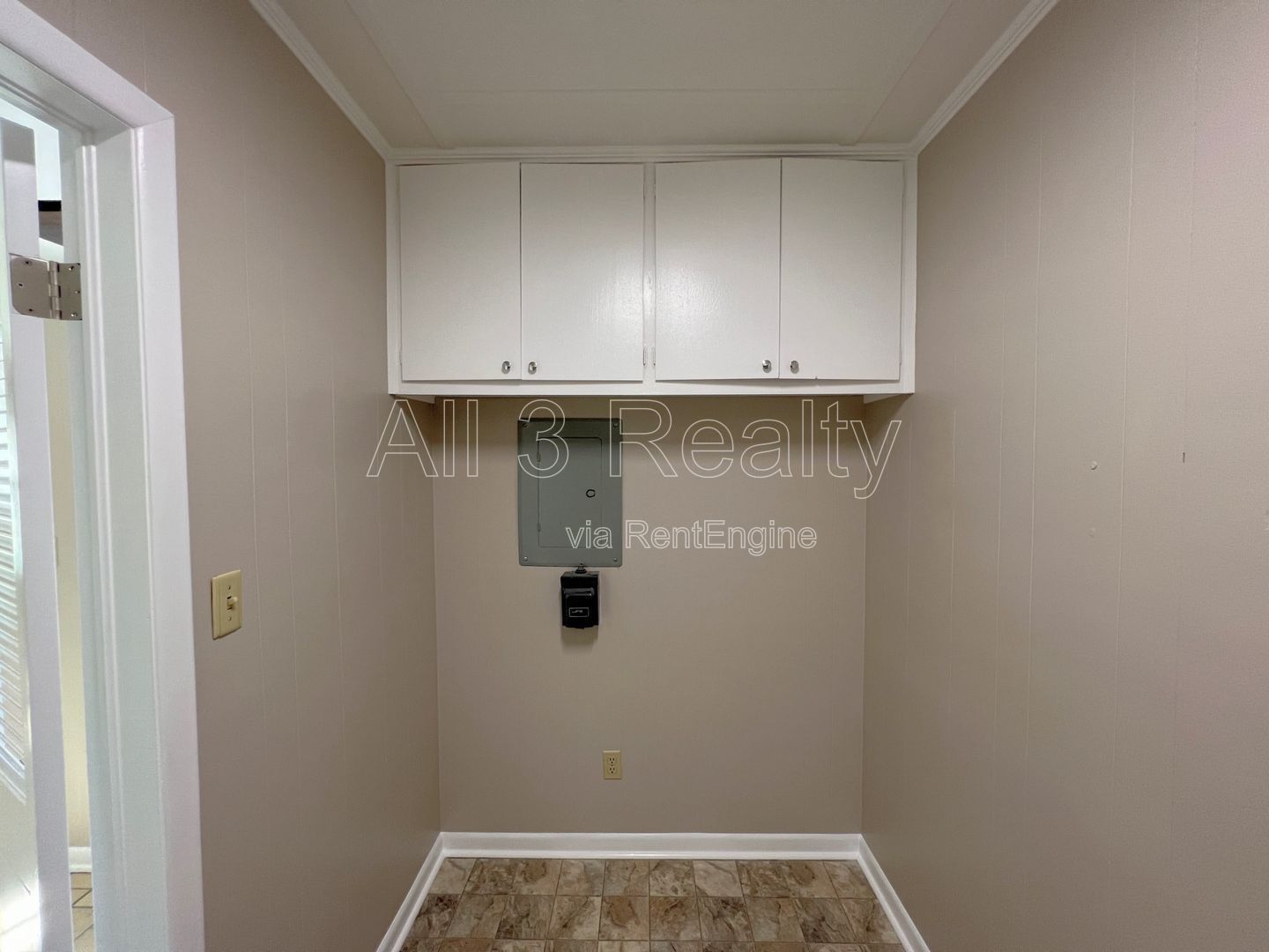 Immaculate 3-Bedroom !! property image