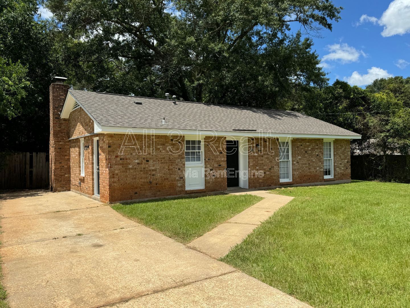 3- Bedroom with ELEGANT details that are sure to please property image