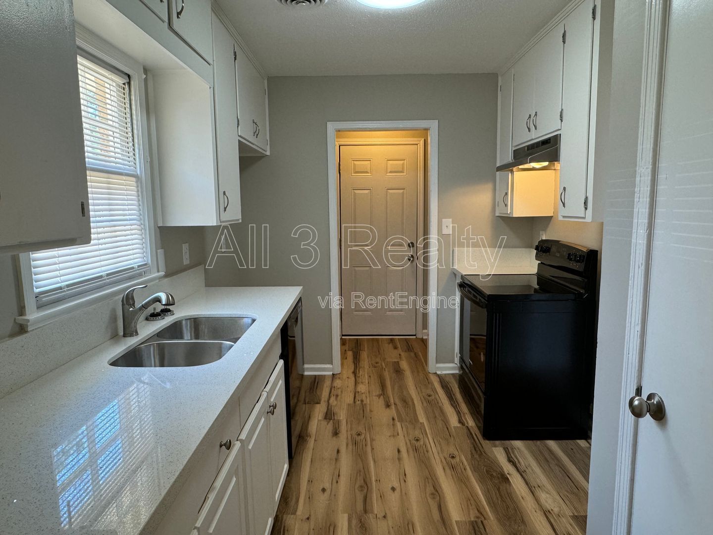 3- Bedroom with ELEGANT details that are sure to please property image