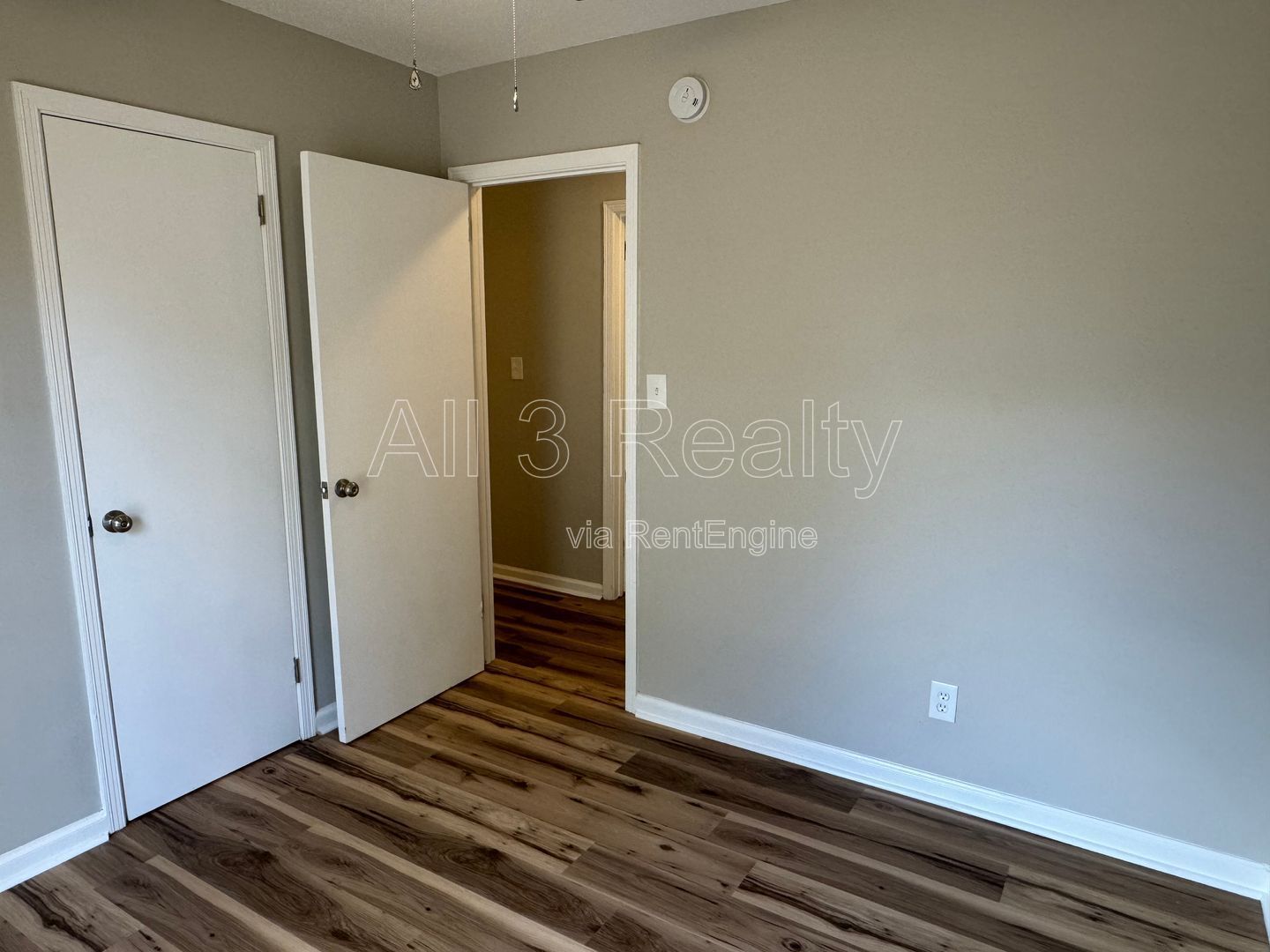3- Bedroom with ELEGANT details that are sure to please property image