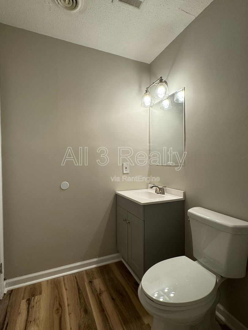 3- Bedroom with ELEGANT details that are sure to please property image