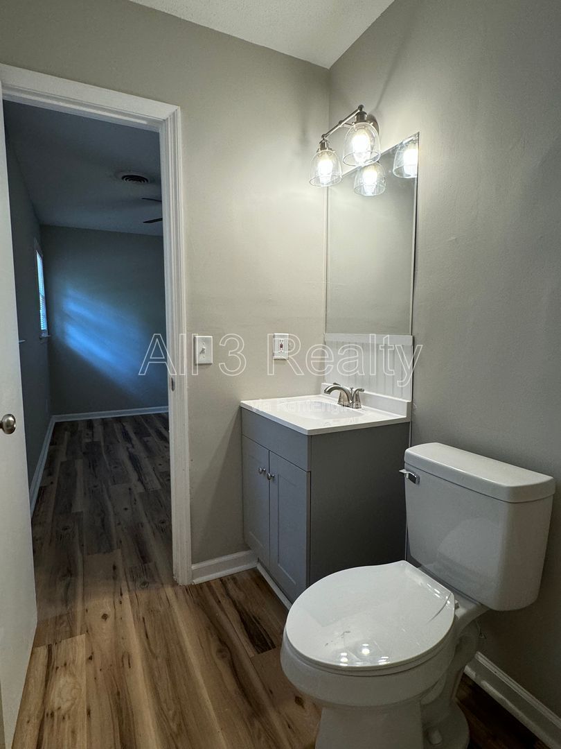 3- Bedroom with ELEGANT details that are sure to please property image