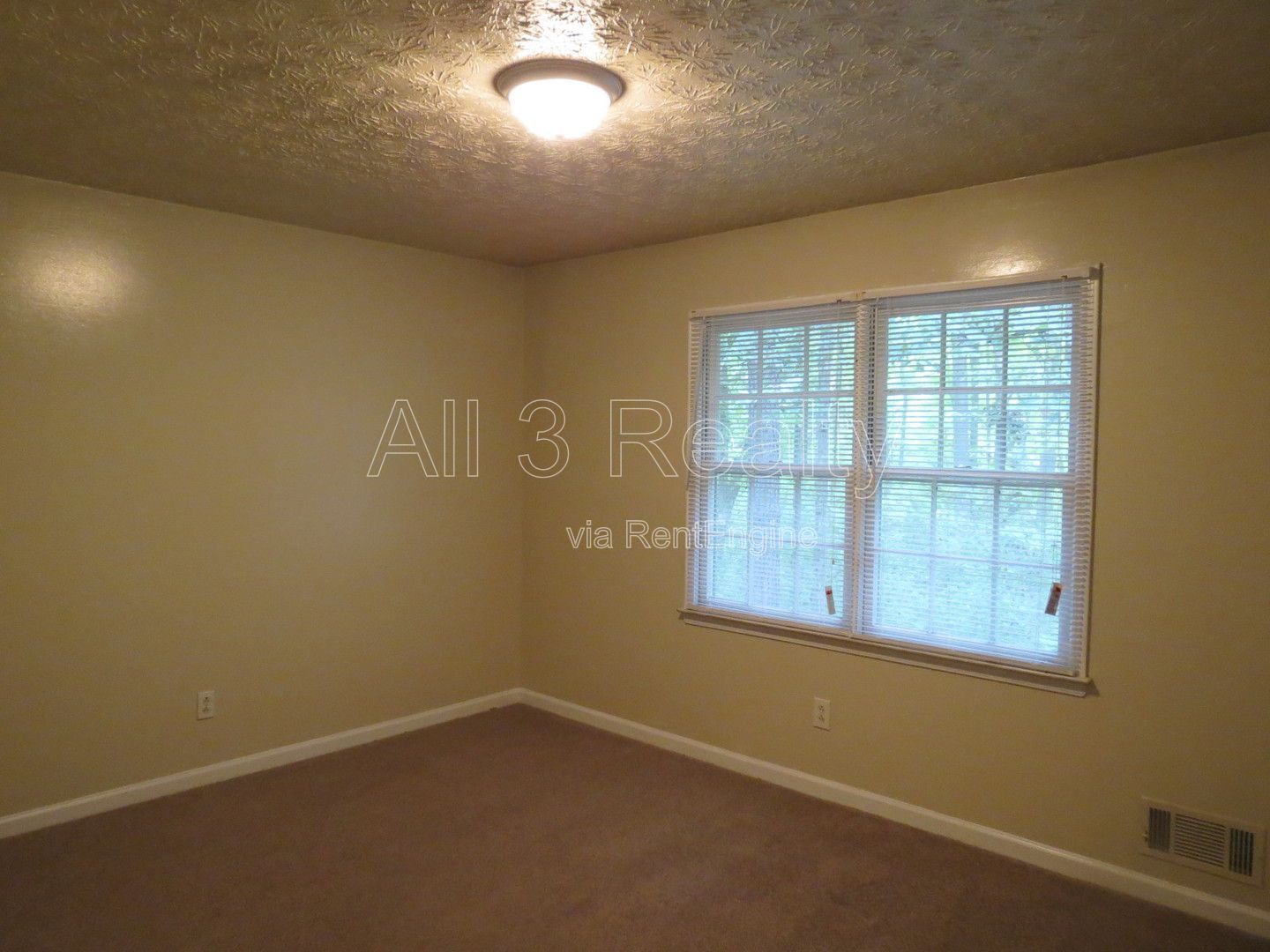 Welcome to Lovely & Cozy 2 Bedroom / 1.5 Bathroom Home in Fayetteville! property image