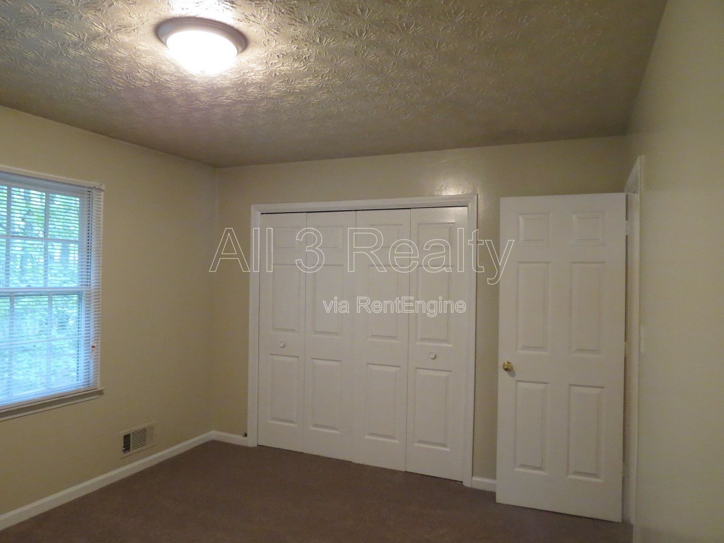 Welcome to Lovely & Cozy 2 Bedroom / 1.5 Bathroom Home in Fayetteville! property image