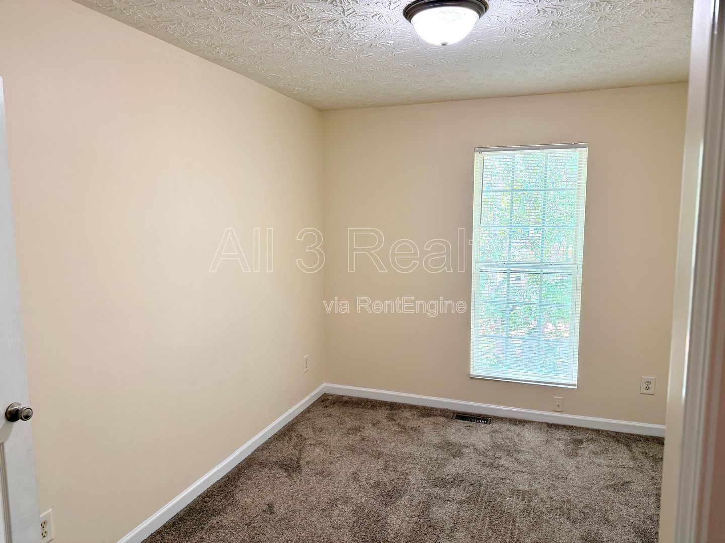 Adorable 3 Bedroom / 2.5 Bathroom Townhome in Hampton! property image