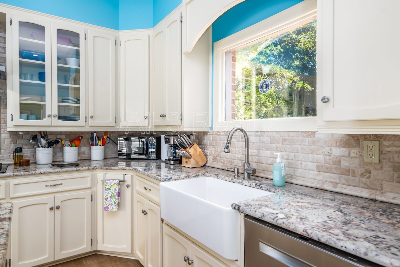 3-Bedroom Brick Home in Old Cloverdale with Luxury Finishes & Included Amenities property image