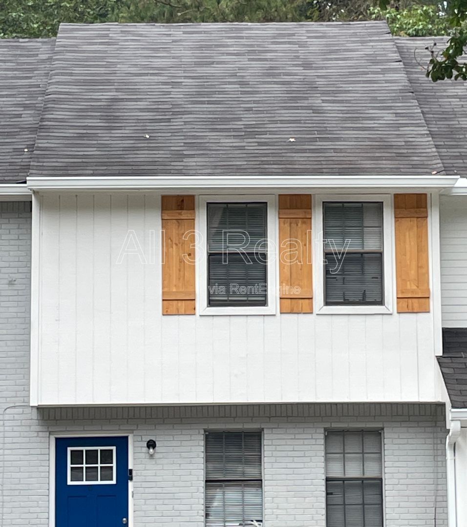 Discover this well-maintained 2-bedroom, 2.5-bath townhouse in Fayetteville, GA. property image