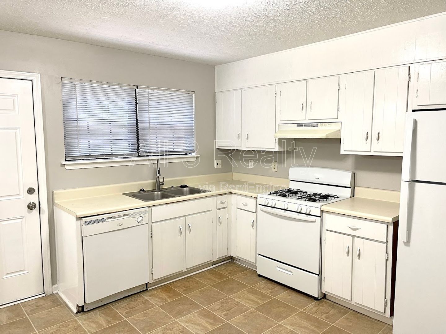 Discover this well-maintained 2-bedroom, 2.5-bath townhouse in Fayetteville, GA. property image