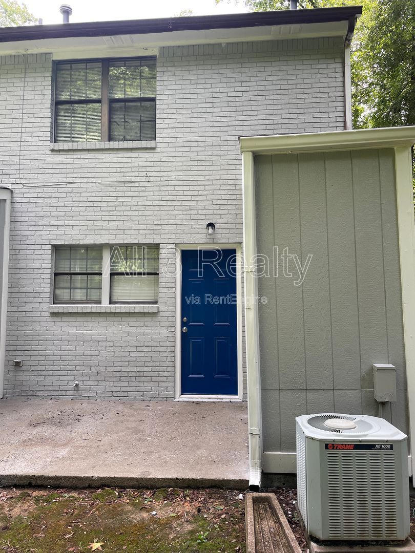 Discover this well-maintained 2-bedroom, 2.5-bath townhouse in Fayetteville, GA. property image