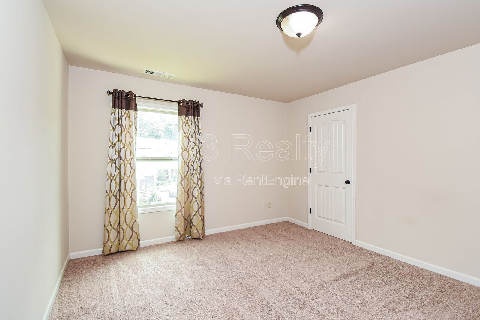 Spacious five-bedroom, four-bath home in Kennesaw, GA! property image