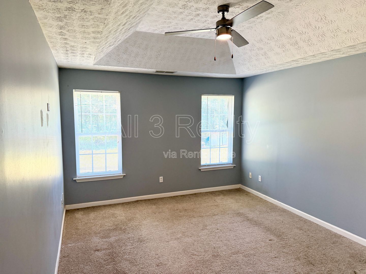 Welcome to this three-bedroom, two-bath home in Hampton, GA property image