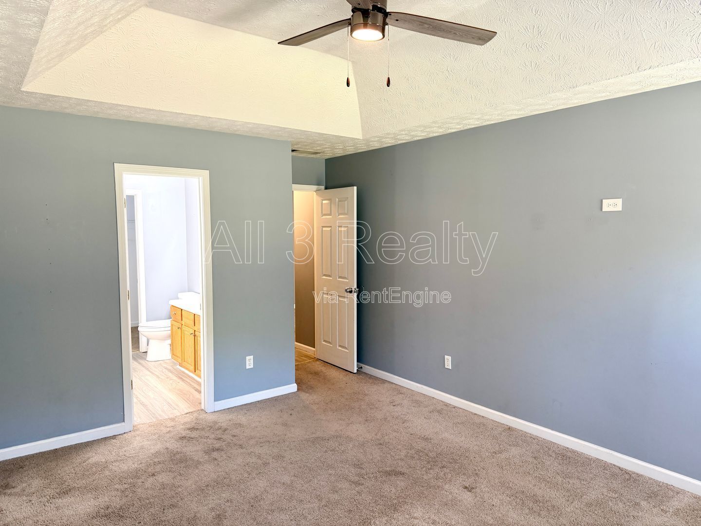 Welcome to this three-bedroom, two-bath home in Hampton, GA property image