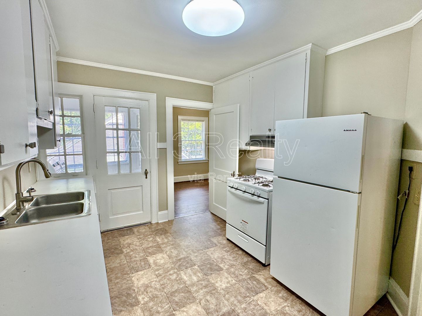 2- Bedroom that's sure to please property image