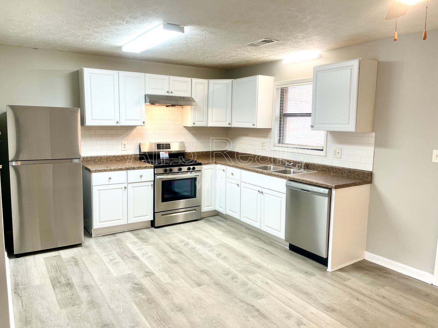 Lovely 2 Bedroom Unit! property image