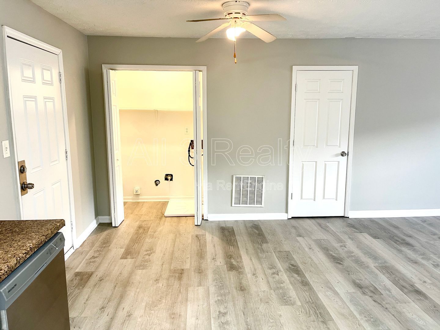 Lovely 2 Bedroom Unit! property image