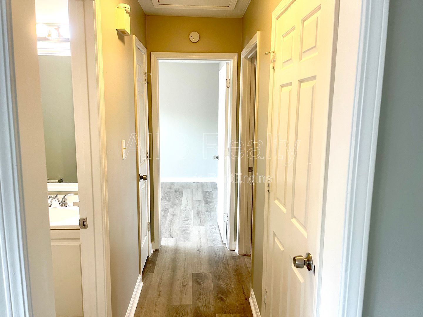 Lovely 2 Bedroom Unit! property image