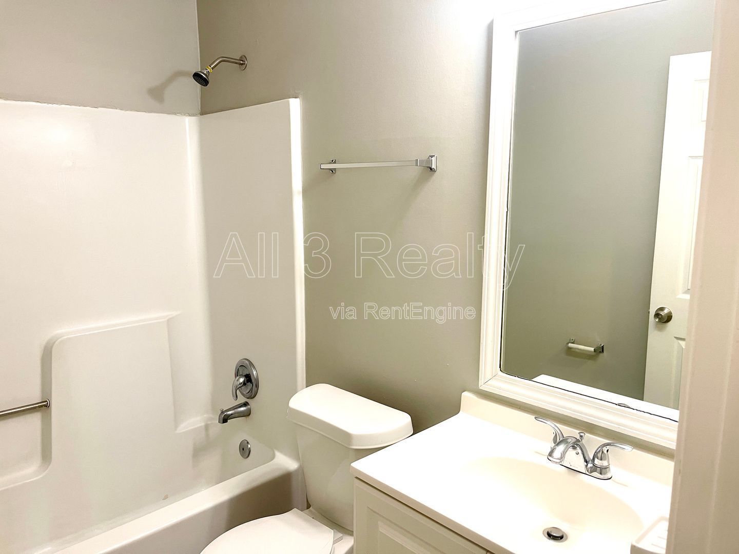 Lovely 2 Bedroom Unit! property image