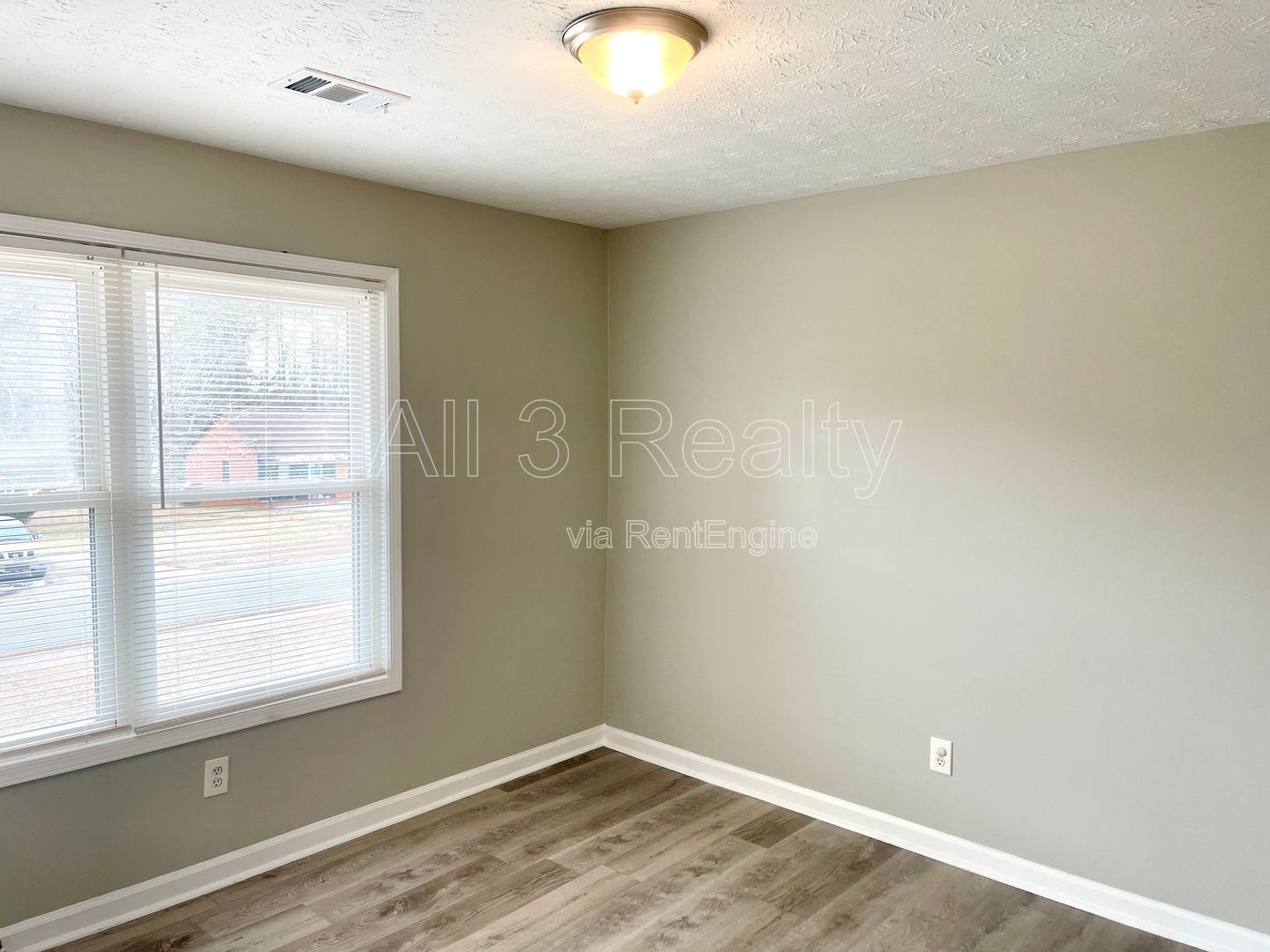 Lovely 2 Bedroom Unit! property image
