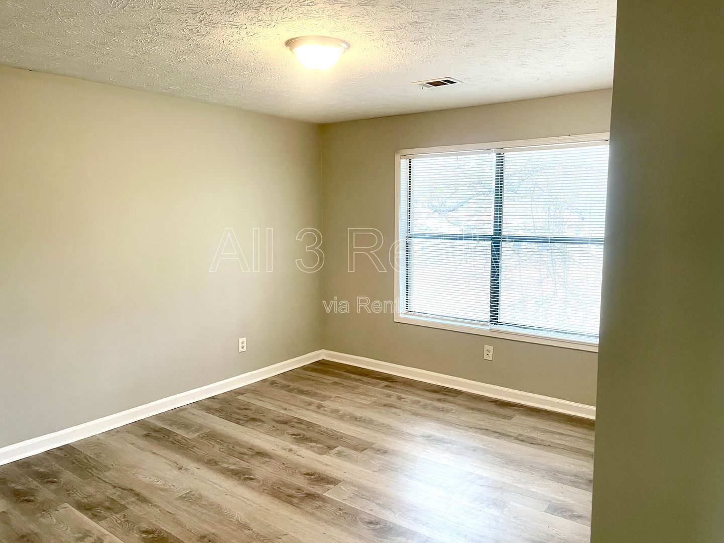 Lovely 2 Bedroom Unit! property image