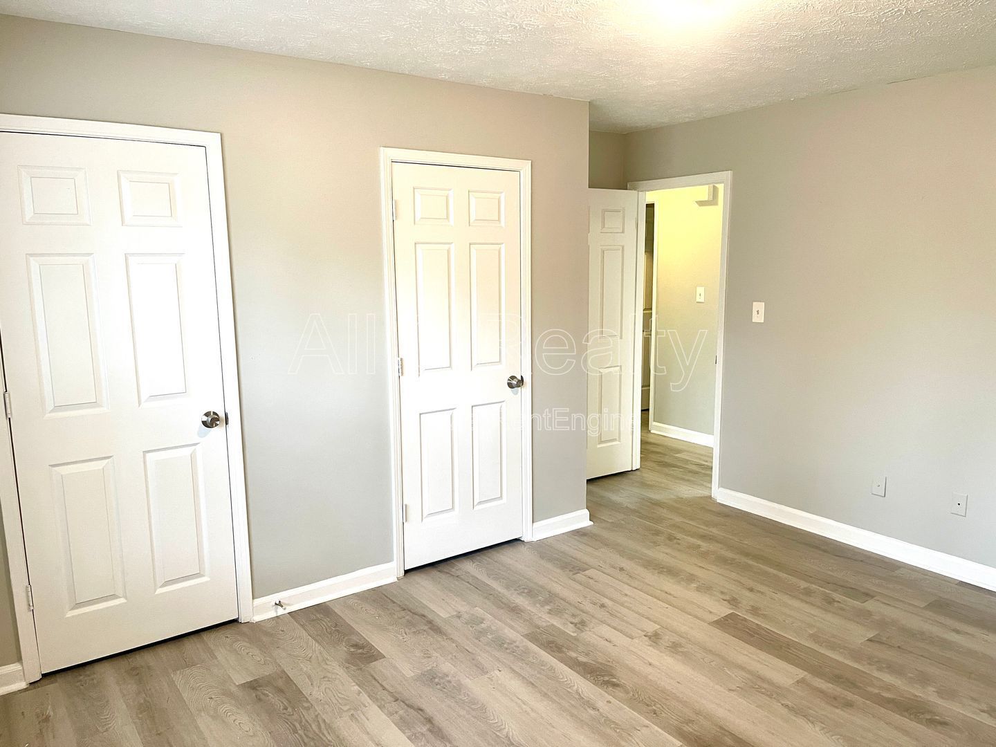 Lovely 2 Bedroom Unit! property image