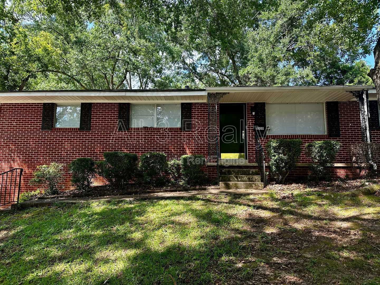 DON'T MISS - 3 Bedroom - Beautiful Brick Home property image