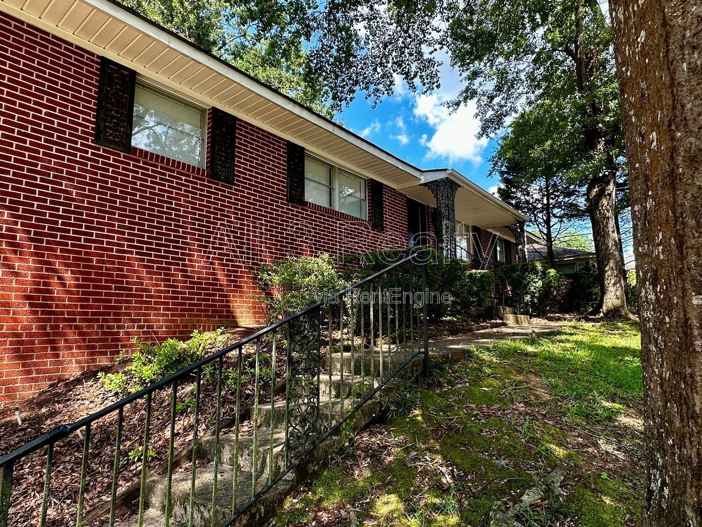 DON'T MISS - 3 Bedroom - Beautiful Brick Home property image