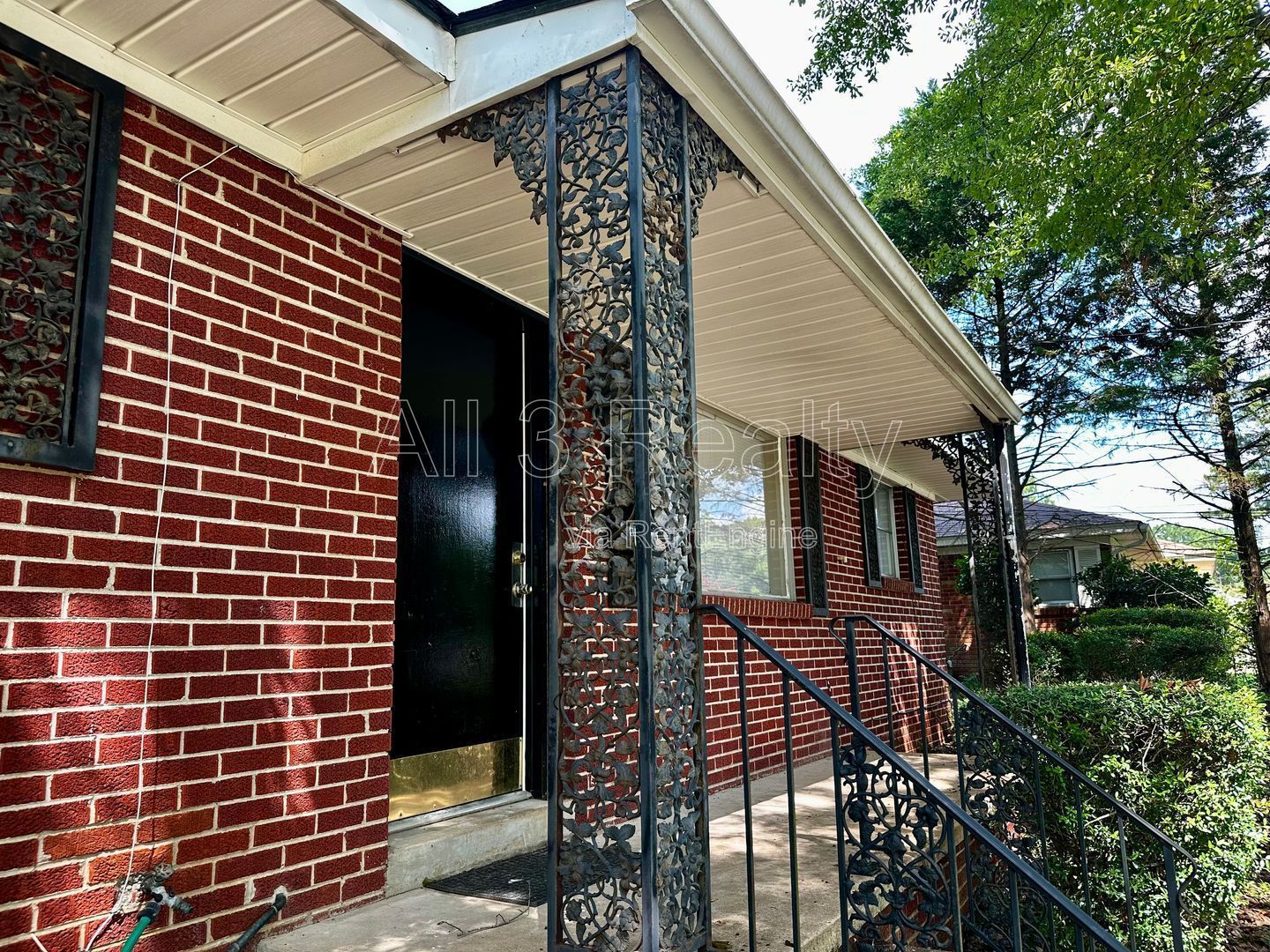 DON'T MISS - 3 Bedroom - Beautiful Brick Home property image