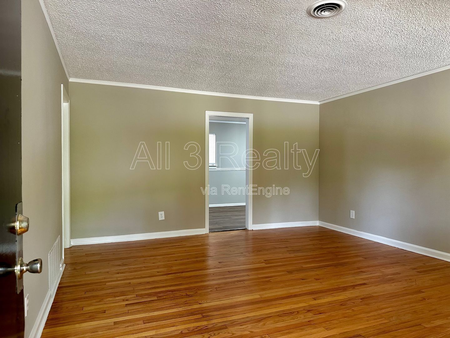 DON'T MISS - 3 Bedroom - Beautiful Brick Home property image