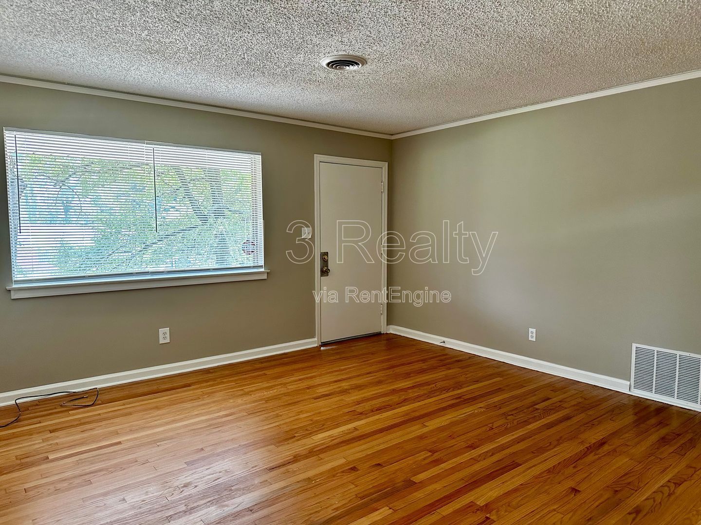 DON'T MISS - 3 Bedroom - Beautiful Brick Home property image