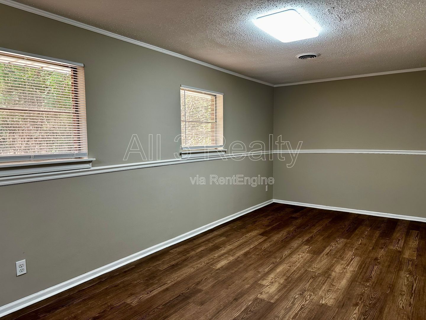 DON'T MISS - 3 Bedroom - Beautiful Brick Home property image