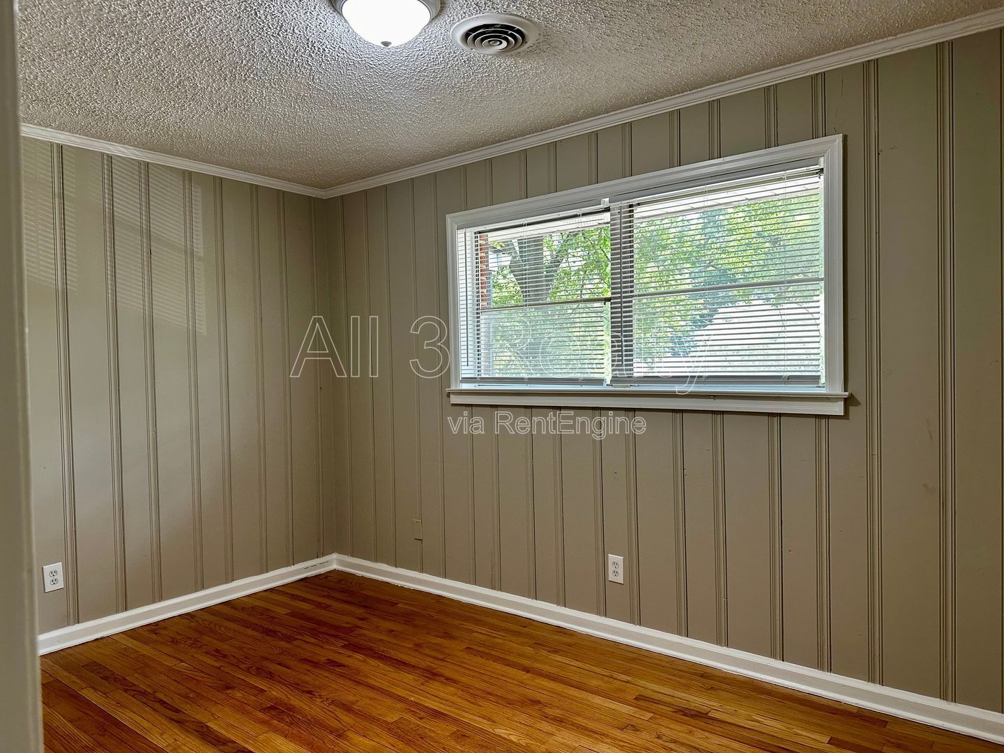 DON'T MISS - 3 Bedroom - Beautiful Brick Home property image