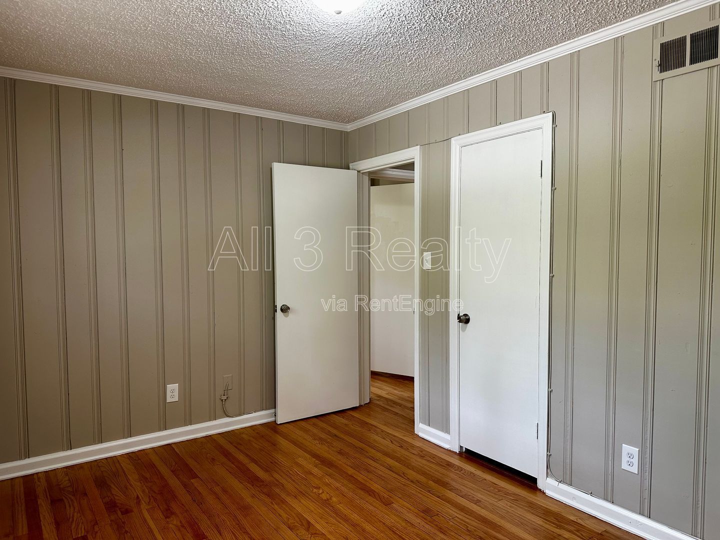 DON'T MISS - 3 Bedroom - Beautiful Brick Home property image