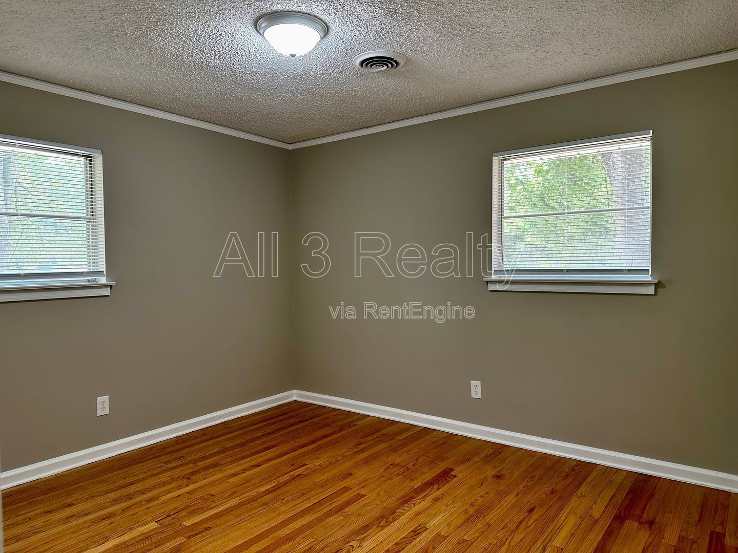 DON'T MISS - 3 Bedroom - Beautiful Brick Home property image
