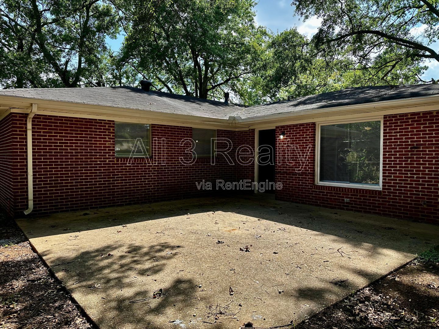 DON'T MISS - 3 Bedroom - Beautiful Brick Home property image