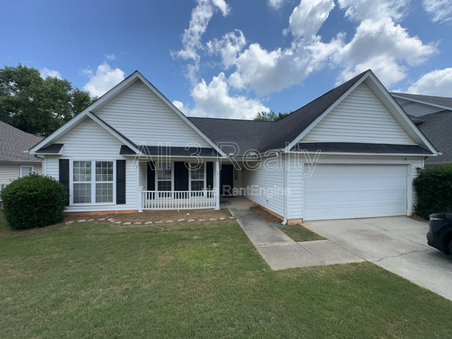 This spacious 3-bedroom, 2-bath home in Fayetteville, GA / New appliances at move-in property image