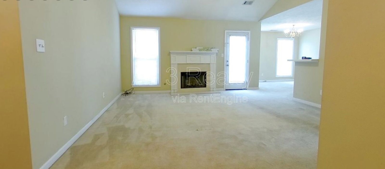 This spacious 3-bedroom, 2-bath home in Fayetteville, GA / New appliances at move-in property image